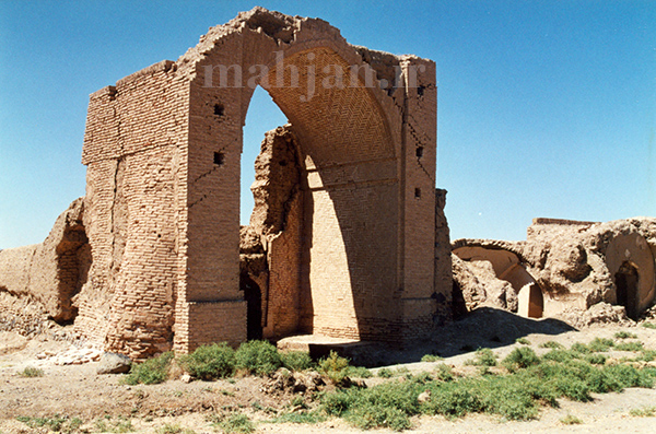 حوض انبار سیدی بعد از زلزله 1347، عکس از: حمیدرضا خزاعی حوض انبار سیدی بعد از زلزله 1347، عکس از: حمیدرضا خزاعی