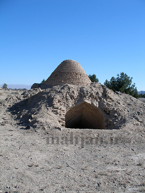 آب انباری در منطقه تاریخی فردوس، عکس از: حمیدرضا خزاعی آب انباری در منطقه تاریخی فردوس، عکس از: حمیدرضا خزاعی