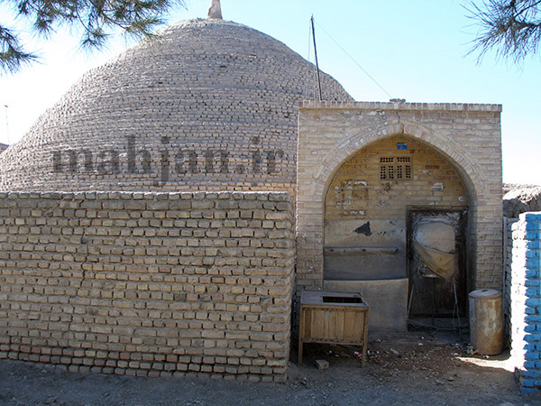 آب انبار انقلاب، عکس از: حمیدرضا خزاعی آب انبار انقلاب، عکس از: حمیدرضا خزاعی