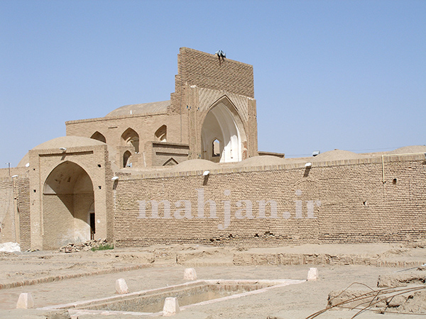 نمایی عمومی از بیرون مسجد جامع، عکس از: حمیدرضا خزاعی