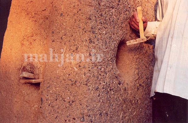 کلید چوبی و کلیدون و قفل در یک باغ، عکس از: حمیدرضا خزاعی کلید چوبی و کلیدون و قفل در یک باغ، عکس از: حمیدرضا خزاعی