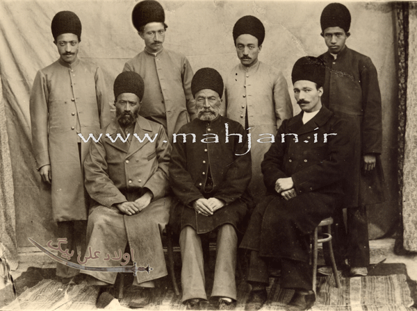 ازچپ به راست نشسته: عطاقلی خان  مصطفی قلی خان  محمدخان اشجع نظام  ایستاده: محمدحیدر خان  محمد جعفرخان سالار شجاع  محمد کریم خان سرتیپ  عباسعلی خان